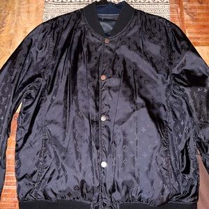 Used in great condition men’s authentic LV reversible leather bomber jacket